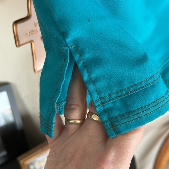 DICKIES Solid Turquoise V-Neck Scrub Top, SizeX-small, GUC. - Picture 7 of 8